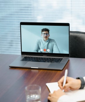 Praca zdalna hybrydowa