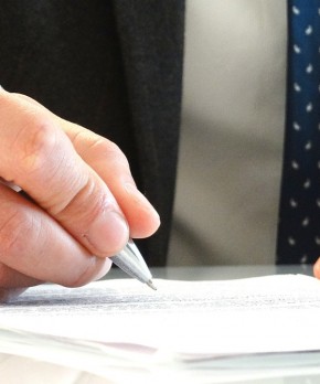 Warunki prawne związania wzorcem umownym 